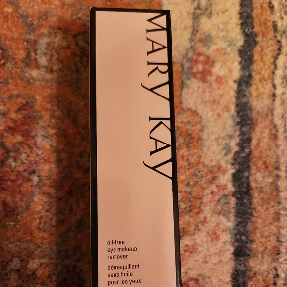 Mary Kay Eye makeup remover - Picture 2 of 2